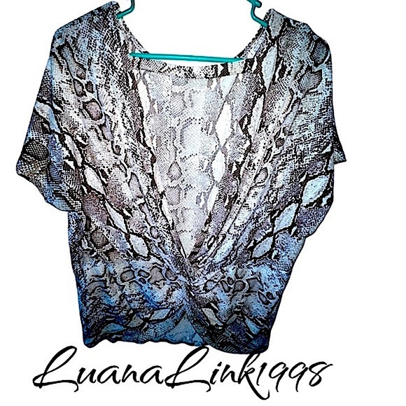 White Birch Snakeskin Print blouse Lightweight Brown alligator top size Small - Picture 2 of 3